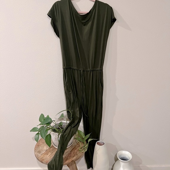 Forest green jumpsuit, short sleeve - Picture 3 of 5
